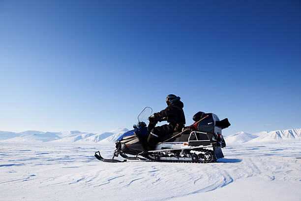 冬のスノーモービル風景 - snowmobiling snow winter mountain ストックフォトと画像