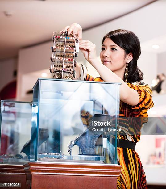 Joyas De Compras Foto de stock y más banco de imágenes de Ir de compras - Ir de compras, Lujo, Chino - Oriental