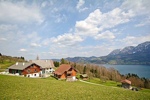 景��色、湖 attersee 、アルプスオーストリアザルツブルク州 - lake mountain north tirol austria ストックフォトと画像