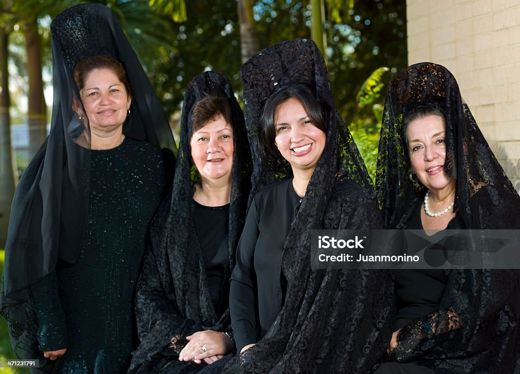 Femmes en noir - Photo de Adulte libre de droits