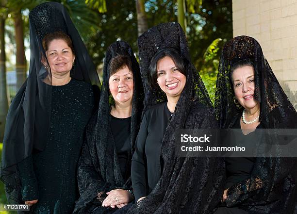 Photo libre de droit de Femmes En Noir banque d'images et plus d'images libres de droit de Adulte - Adulte, Adulte d'âge mûr, Amitié