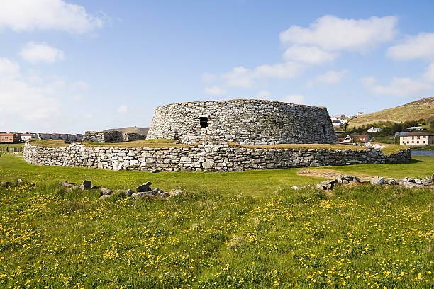 clickimin broch - shetland islands lerwick ancient famous place stock-fotos und bilder