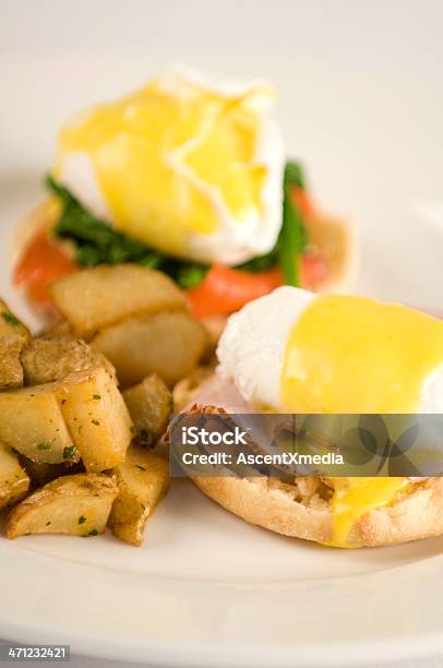 Jajka Po Benedyktyńsku - zdjęcia stockowe i więcej obrazów Jajka po benedyktyńsku - Jajka po benedyktyńsku, Hash Browns, Jedzenie