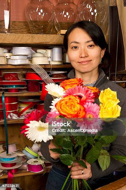 꽃집 밸런타인데이에 대한 스톡 사진 및 기타 이미지 - 밸런타인데이, 판매 사원, 꽃-식물