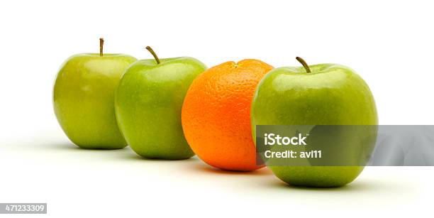 3 つの緑のリンゴとフレッシュなオレンジです - 果物 オレンジのストックフォトや画像を多数ご用意 - 果物 オレンジ, 四つ, オレンジ色