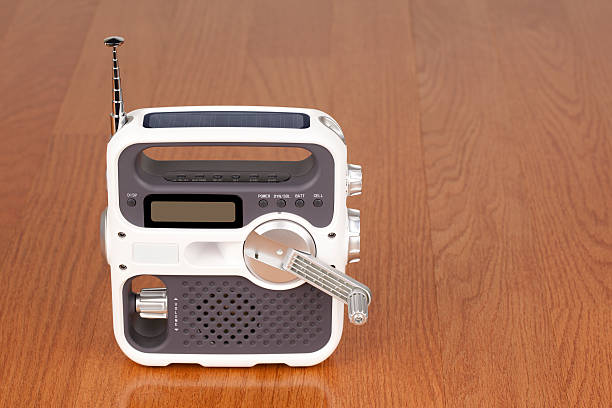 radio portable - hardwood floor audio photos et images de collection