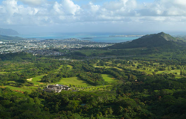 istock View from Nuuanu Pali Lookout, Oahu 471234419