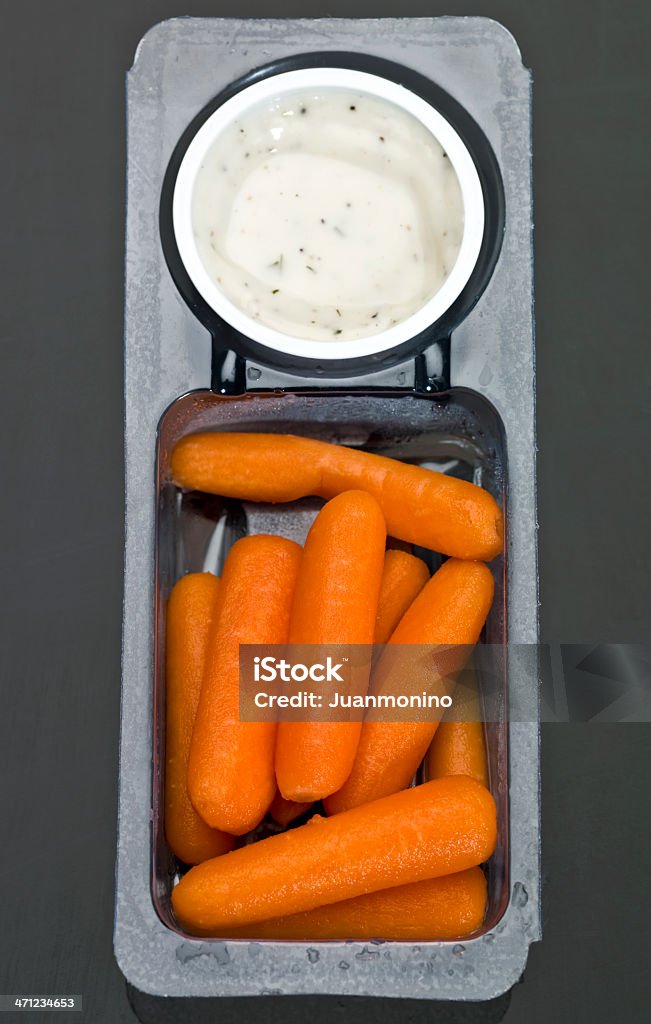 Kleine Karotten und ranch-dressing/Tee-Sortiment - Lizenzfrei Ansicht aus erhöhter Perspektive Stock-Foto