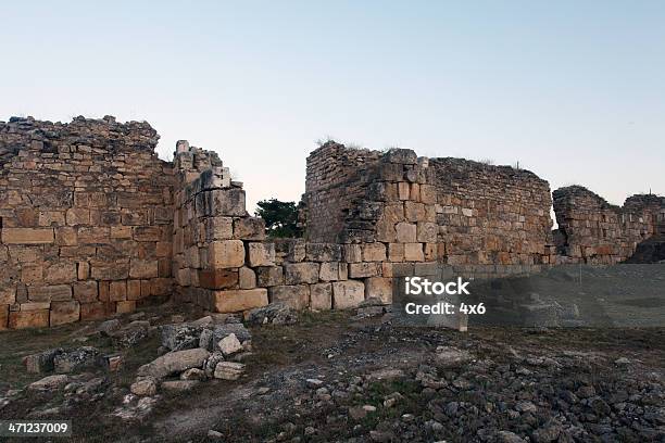Древние Руины Стены — стоковые фотографии и другие картинки Разрушенный - Разрушенный, Старая развалина, Стена