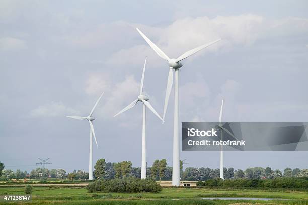 Windpower Plant Мельницами В Ряд — стоковые фотографии и другие картинки Вертушка - Вертушка, Без людей, Бизнес