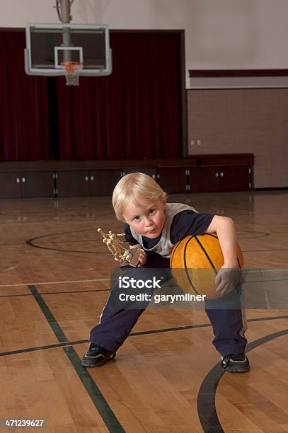 Jogador De Basquetebol - Fotografias de stock e mais imagens de 2-3 Anos - 2-3 Anos, Basquetebol, Bola