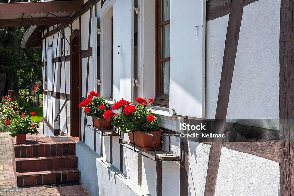 Traditional half-timbered houses in the streets of Hunspach - Royaltyfri 2015 Bildbanksbilder