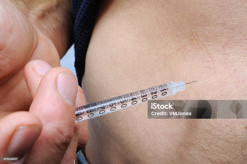 Człowiek wstrzykiwać insuliny - Zbiór zdjęć royalty-free (Brzuch człowieka)