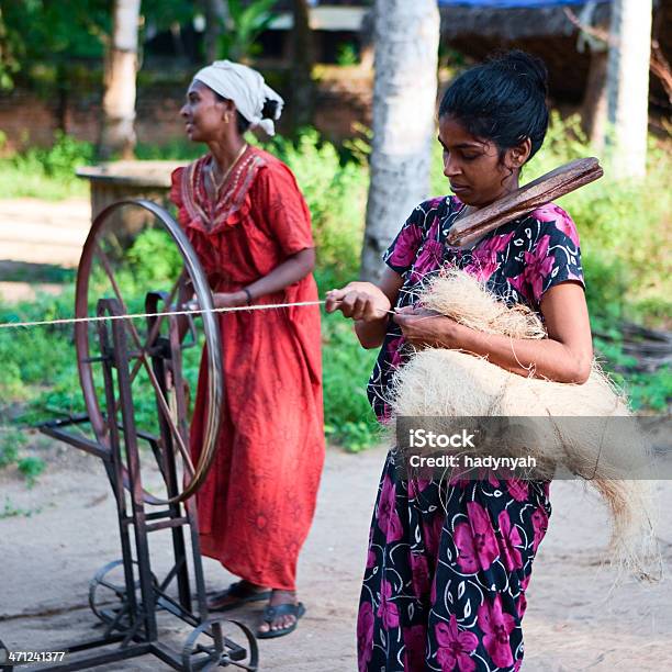 編みこみロープの女性 - 2人のストックフォトや画像を多数ご用意 - 2人, 30代の女性, アジアおよびインド民族