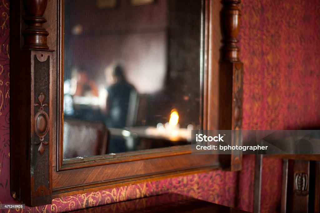 Casal sentado no Coffe Loja - Royalty-free Antigo Foto de stock