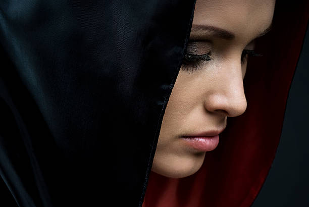 istock Beautiful woman 471243035