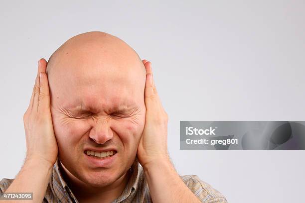 Ręka Człowieka Histeria - zdjęcia stockowe i więcej obrazów Ból głowy - Ból głowy, Dorosły, Emocja