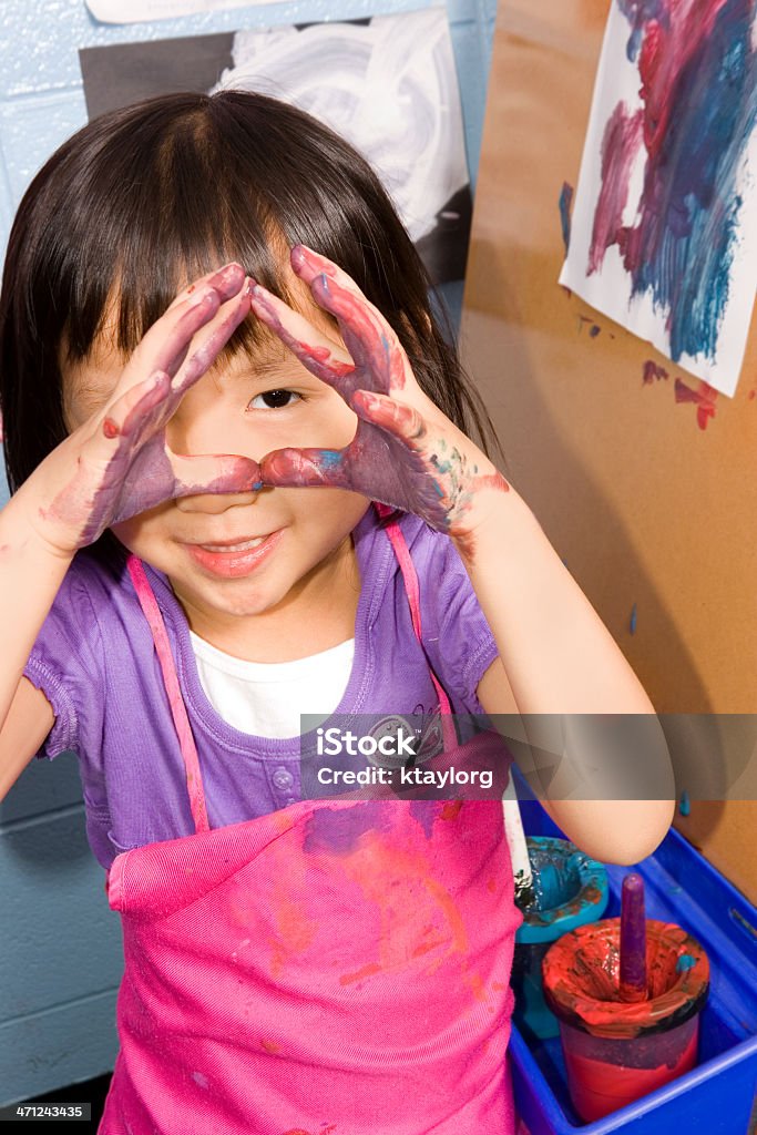 루킹 통해 페인트 시계바늘 - 로열티 프리 2-3 살 스톡 사진