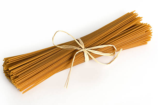 italian pasta integrale - pasta whole wheat spaghetti raw foto e immagini stock