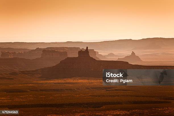 Живописный Вид На Долину Богов — стоковые фотографии и другие картинки Valley Of The Gods - Valley Of The Gods, Без людей, Беззаботный