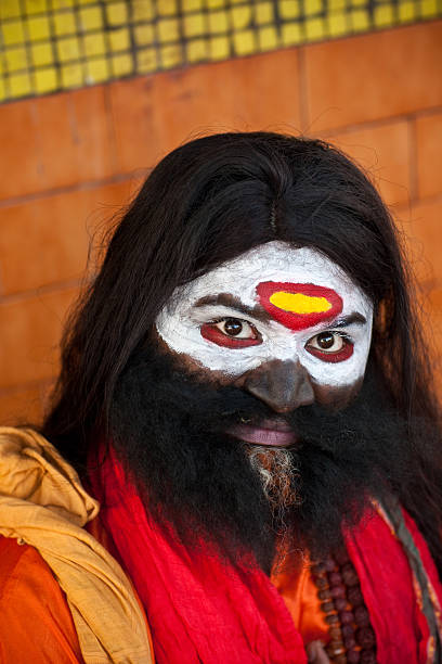 crazy sadhu in indien - bollywood prayer position indian culture indian ethnicity stock-fotos und bilder