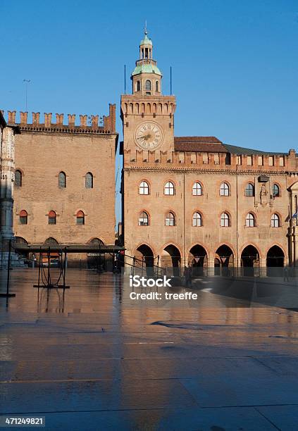 Рано Утром В Болонье — стоковые фотографии и другие картинки Болонья - Болонья, Мэрия, Башня