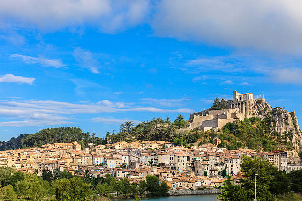 Sisteron is situated on the banks of the River Durance. Its main sight is the Citadel, built 500 meters high on a rocky outcrop. What we can see today is the result of continuous expansion and renovation works, the oldest part of which is the keep, which dates back to the twelfth century. Sisteron is located in the Provence-Alpes-Côte d'Azur region, in southeastern France.