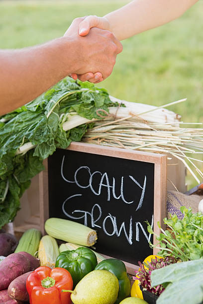 istock Farmer shaking hands at market 471254698