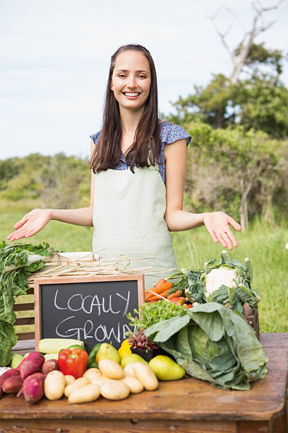 istock Pretty brunette selling organic vegetables 471254702