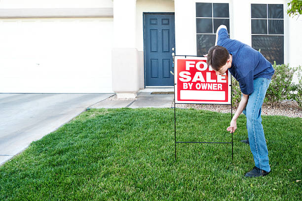 istock Home For Sale By Owner 471254757