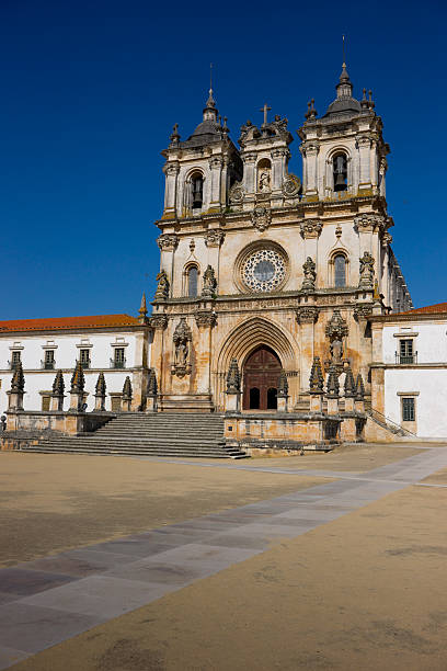 Facade Monastery of Alcobaca, Portugal The Alcobaça Monastery (Mosteiro de Santa Maria de Alcobaça) is a mediaeval monastery located in the town of Alcobaça, Portugal. alcobaca photos stock pictures, royalty-free photos & images