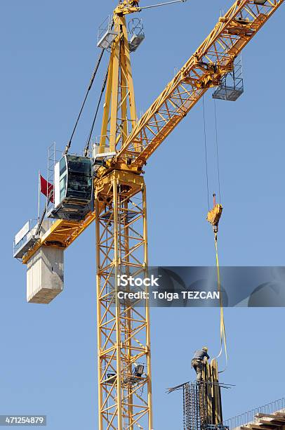 La Costruzione - Fotografie stock e altre immagini di Cantiere di costruzione - Cantiere di costruzione, Gru, Trave - Caratteristica architettonica