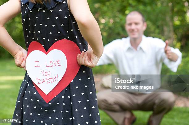 Girl With 사랑해 Daddy 카드 자신의 파더 2명에 대한 스톡 사진 및 기타 이미지 - 2명, 가족, 공예