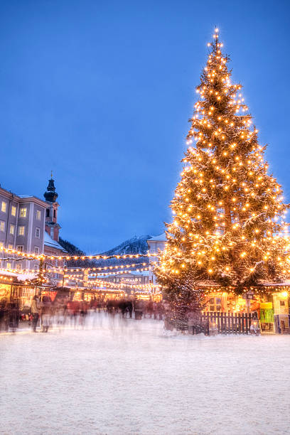 Christmas in Europe The famous "Weihnachtsmarkt" (Christmas Market) in Salzburg Austria. salzburger land stock pictures, royalty-free photos & images