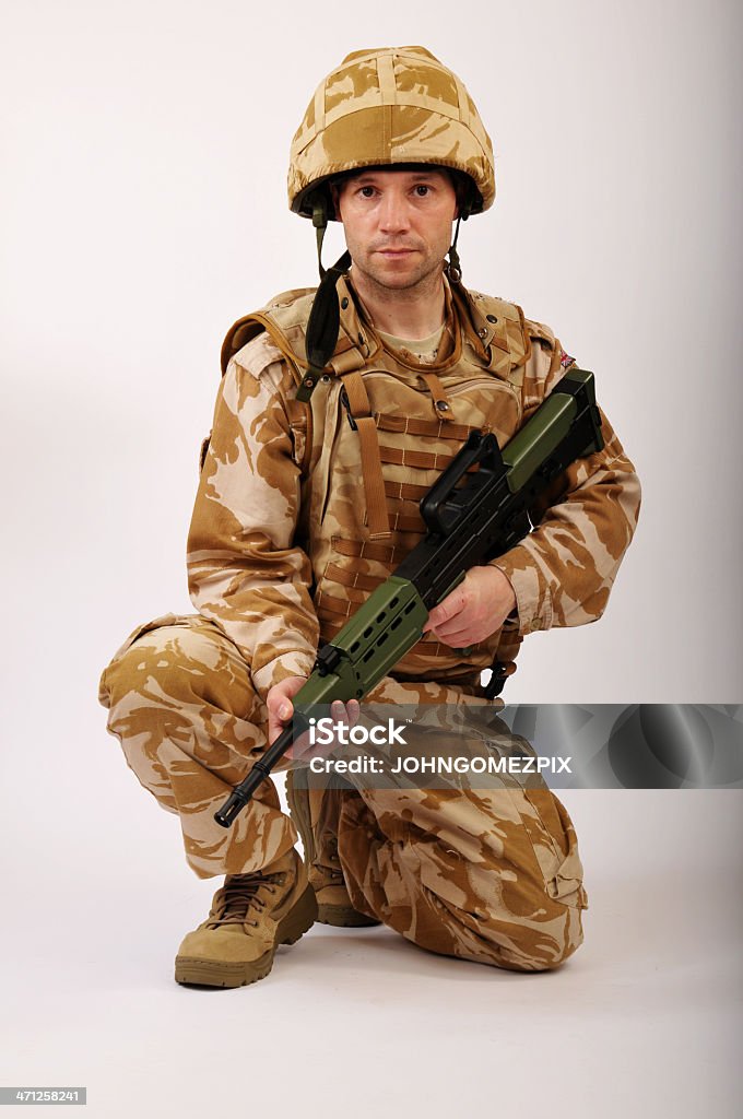 Cantharis Ajoelhar com Rifle - Royalty-free Soldado - Exército Foto de stock