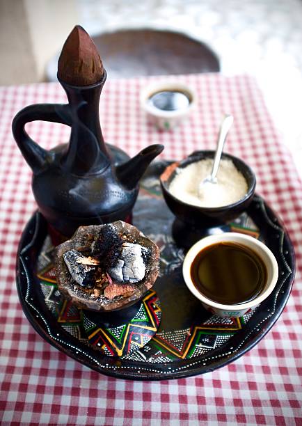 эфиопский кофе церемонии - ethiopian coffee стоковые фото и изображения