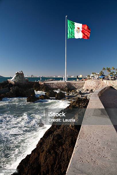 Flaga Meksyku W Mazatlan - zdjęcia stockowe i więcej obrazów Meksyk - Meksyk, Ameryka Łacińska, Betonowy