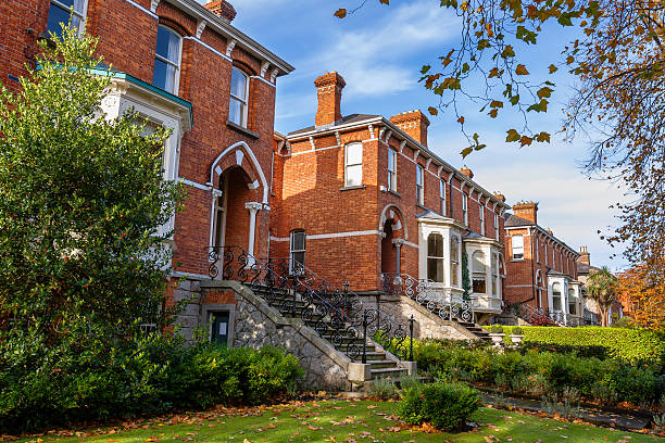 case di dublino, irlanda - dublin ireland brick built structure building exterior foto e immagini stock