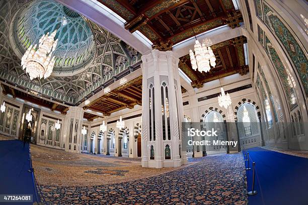 Молиться Зал Номер С Видом На Внутренний Дворик И Большой Мечети Оман — стоковые фотографии и другие картинки Кабус Бен Саид