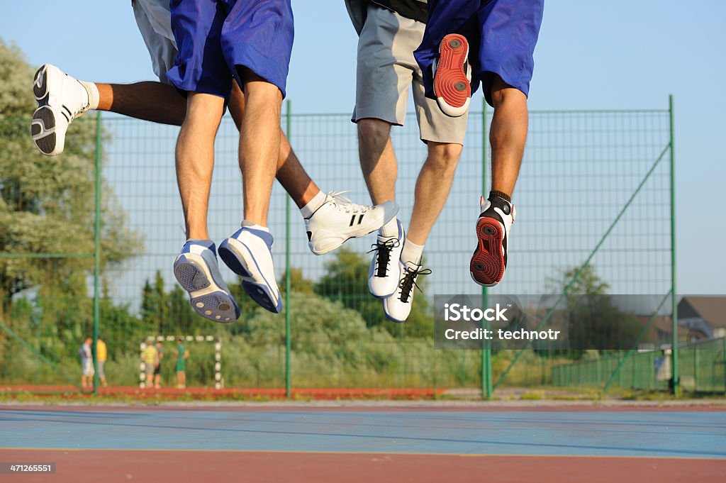 Saut de basket - Photo de 20-24 ans libre de droits