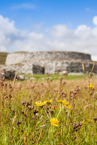 clickimin broch - shetland islands lerwick ancient famous place stock-fotos und bilder