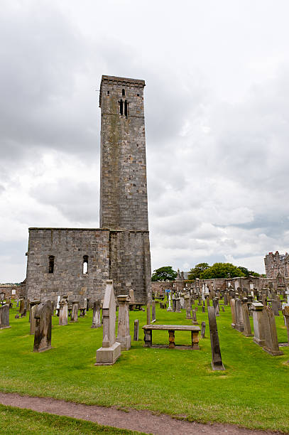 catedral de st andrews - uk cathedral cemetery day imagens e fotografias de stock