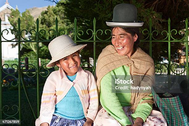 절충형 여자 자신의 딸이다 국가 의류에는 코파카바나 볼리비아에 대한 스톡 사진 및 기타 이미지 - 볼리비아, 토착 문화, 2명