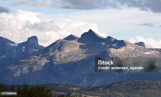 De Las Montañas Del Norte De Noruega Foto de stock y más banco de imágenes de Bodø - Noruega - Bodø - Noruega, Agua estancada, Aire libre