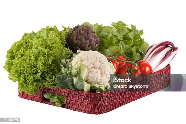 Foto de Legumes Em Uma Bandeja e mais fotos de stock de Alcachofra - Alcachofra, Alface, Alimentação Saudável