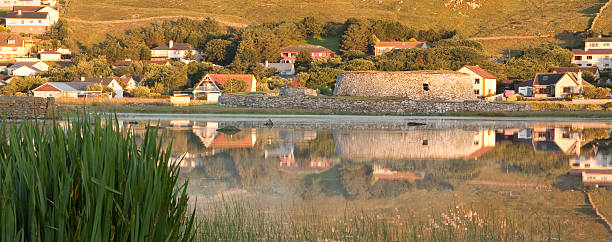 clickimin broch - shetland islands lerwick ancient famous place stock-fotos und bilder