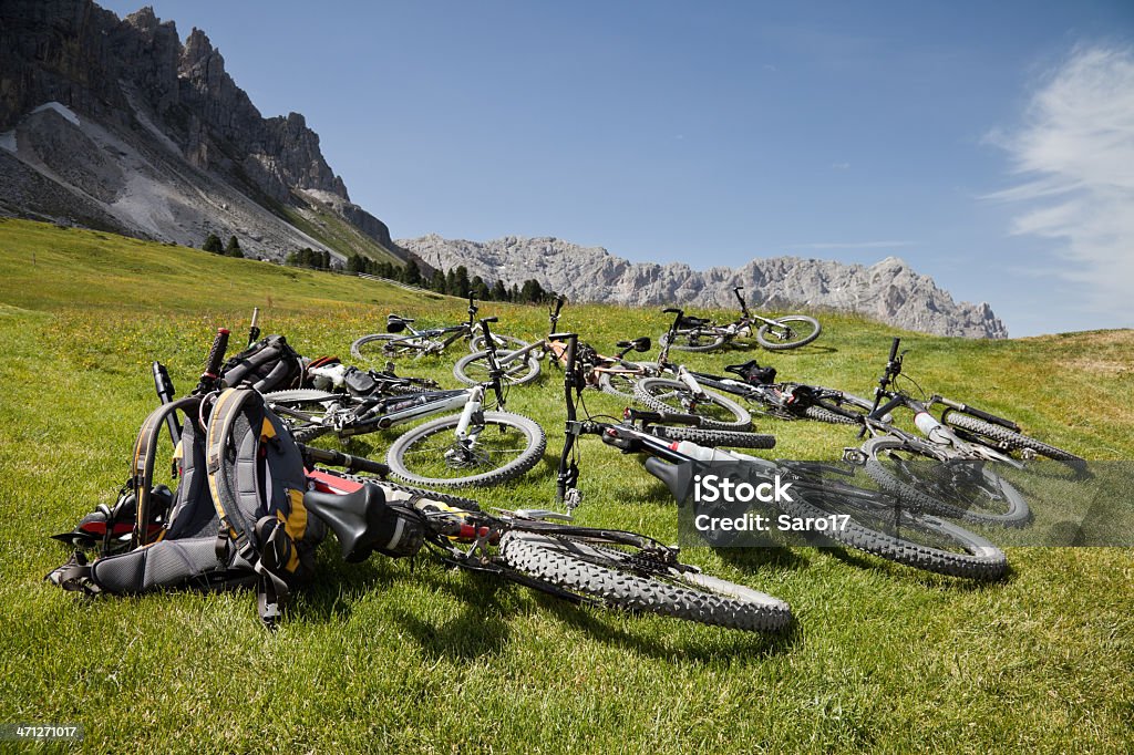 Велосипеды на отдых, Доломитовые Альпы - Стоковые фото Больцано - Италия роялти-фри