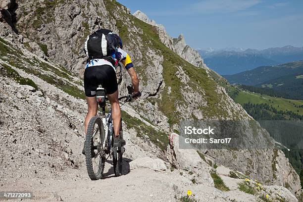 Gravilha Downhill Nas Montanhas Dolomitas - Fotografias de stock e mais imagens de Bicicleta - Bicicleta, Ciclismo, Gravilha