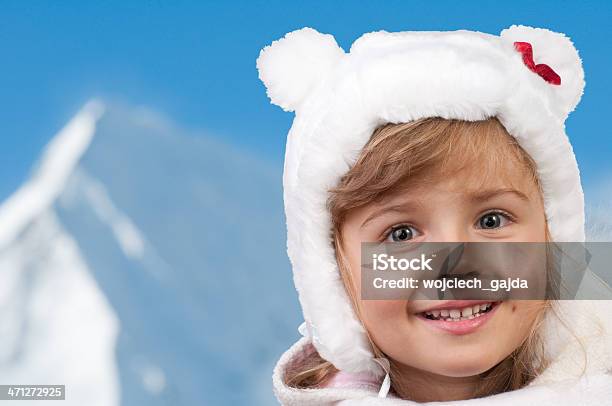 Fofo Urso De Peluche De Inverno - Fotografias de stock e mais imagens de Adulto - Adulto, Alpes Europeus, Ao Ar Livre
