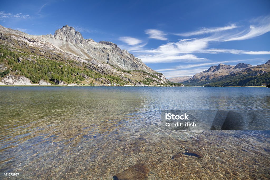 Acque cristalline del Lago Sils e Piz Lagrev, Engandine, Grisons (bresaola svizzera), Svizzera - Foto stock royalty-free di Acqua